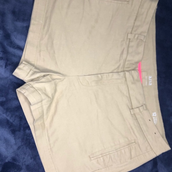 Khaki color shorts - Picture 5 of 5